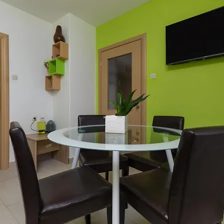 Apartment Seaside Apartments With A Swimming Pool Zavode, Omis - 1021