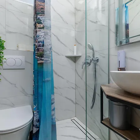 Apartment Seaside Apartments With A Swimming Pool Zavode, Omis - 1021