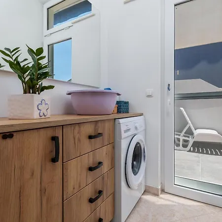 Apartment Seaside Apartments With A Swimming Pool Zavode, Omis - 1021 Lokva Rogoznica
