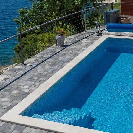 Apartment Seaside Apartments With A Swimming Pool Zavode, Omis - 1021 *