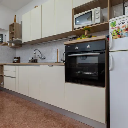 Appartement Family-friendly With Swimming Pool Zavode, Omis - 1021 *